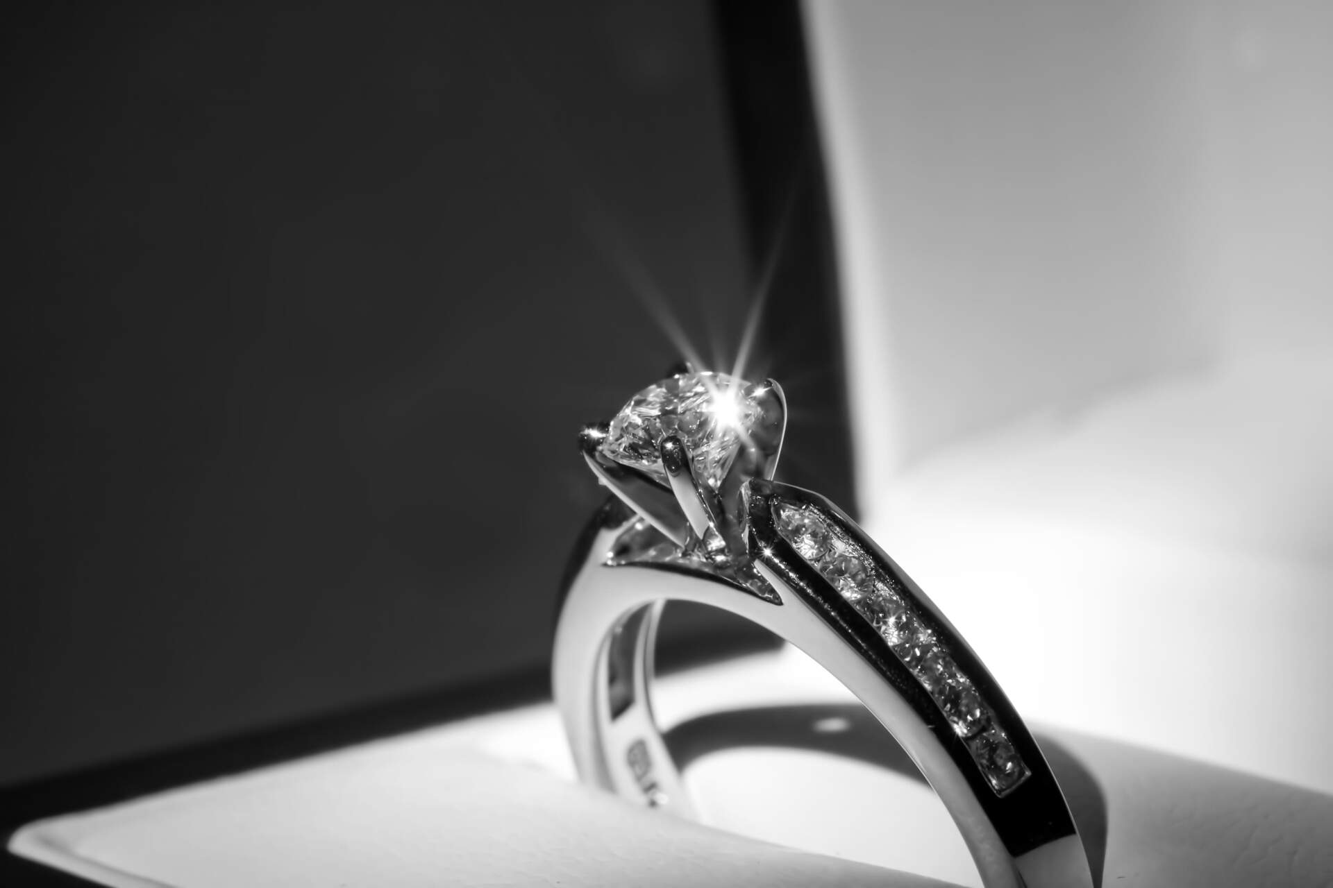 Diamond platinum ring