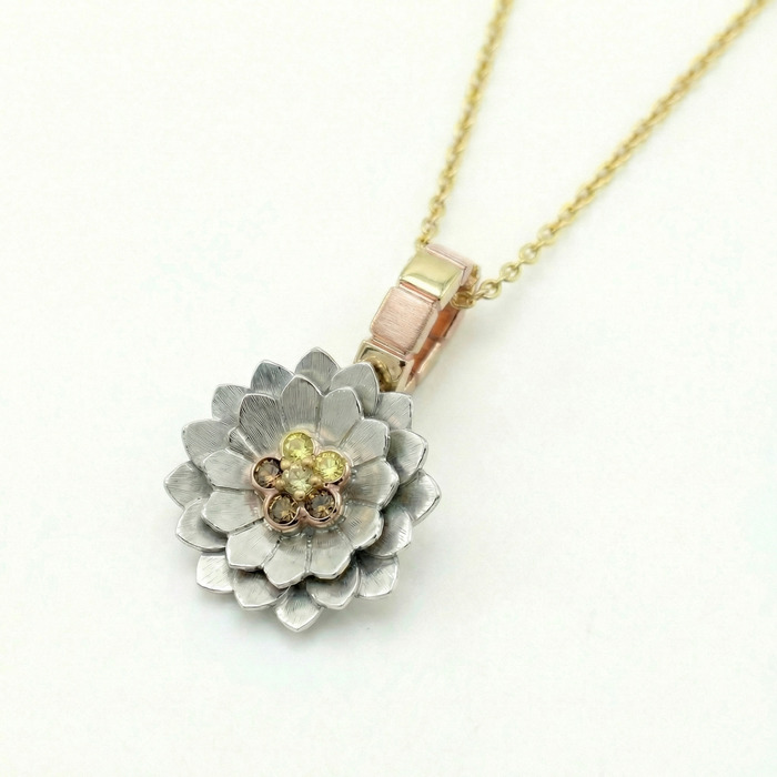 Pendentif Créateurs Diamant Or Blanc Fleur de Lune