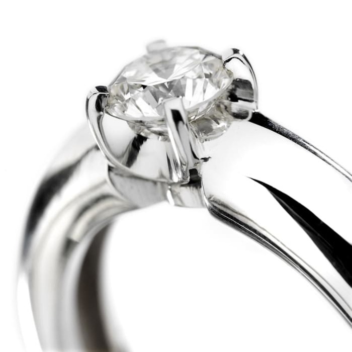 sell Engagement ring Classics Diamond Gold NOSOLO