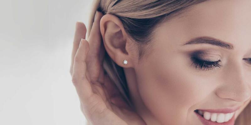 How to choose between 3 or 4 prong earrings? 