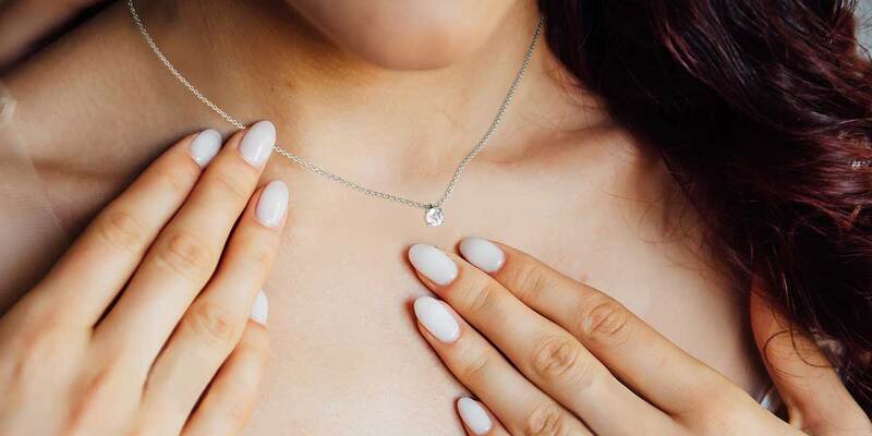 With or without clasp, how to choose your diamond pendant ?
