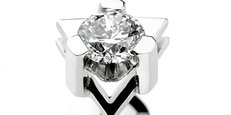 Which model of mono earring to choose?